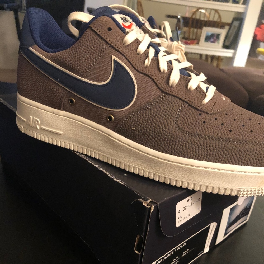 Used w/ box Air Force 1 '07 LV8